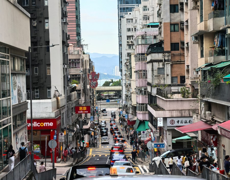 全球首个右舵全无人驾驶落地香港