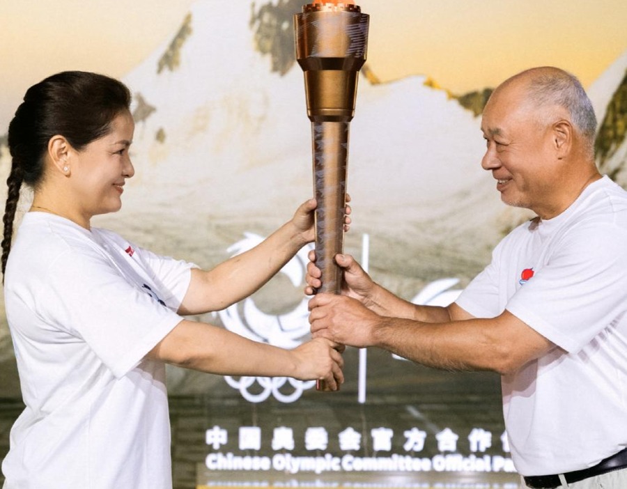 中国奥委会与李宁品牌联合发布第20届亚运会中国体育代表团领奖装备