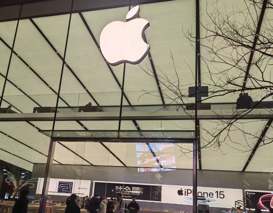 苹果据悉仍计划明年推出20周年全玻璃iPhone机型