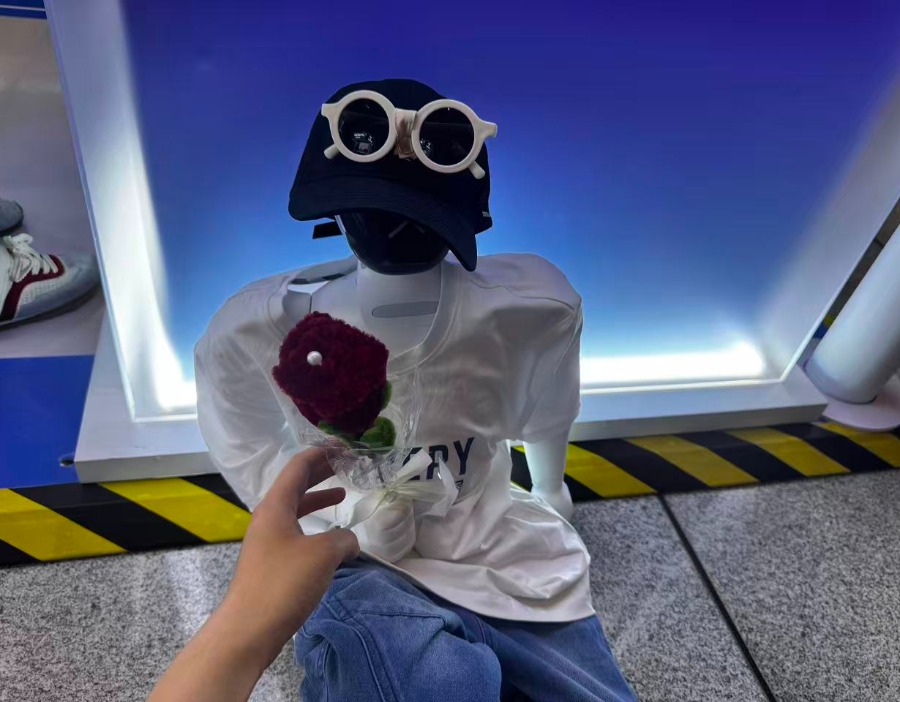 WRC2026观察｜机器人“上街”营业：从展台展品到街头烟火