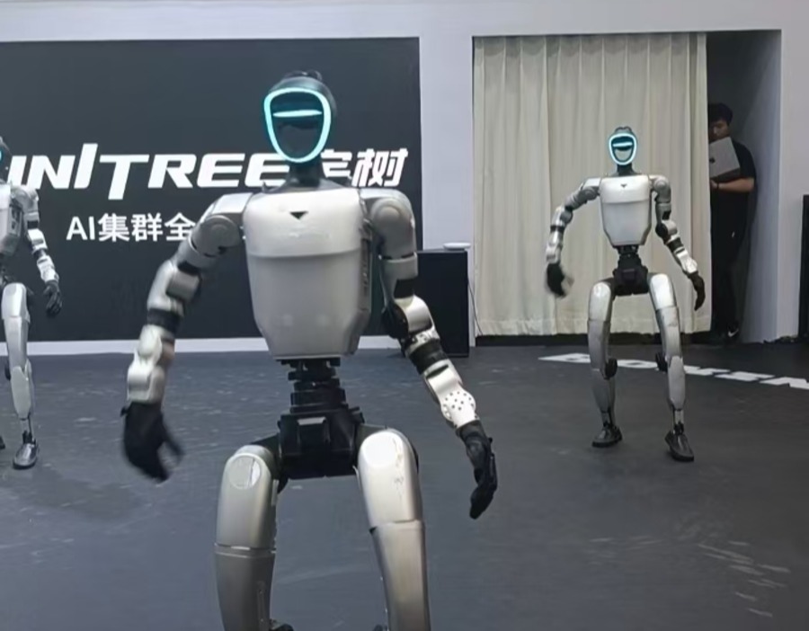 WRC观察｜科技“硬汉”秒变“萌新”，宇树科技机器人有了仿生脸