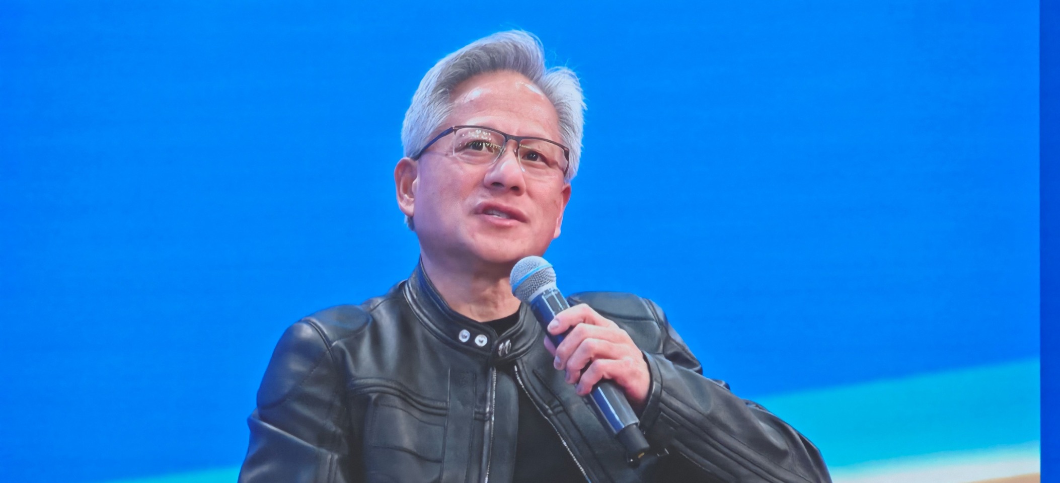 英伟达，从“卖铲人”到“合伙人”