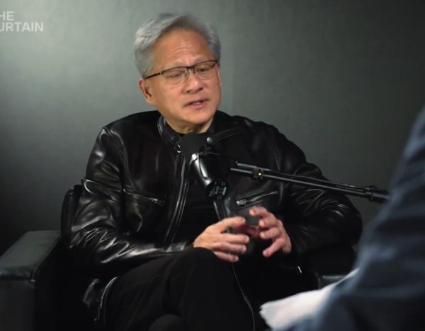 黄仁勋：AI如同新型基础设施，数据中心成为生产Token和智能服务的“AI工厂”
