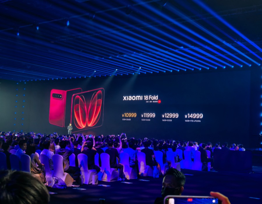 万元只是起步！折叠屏手机市场上演“三国杀”