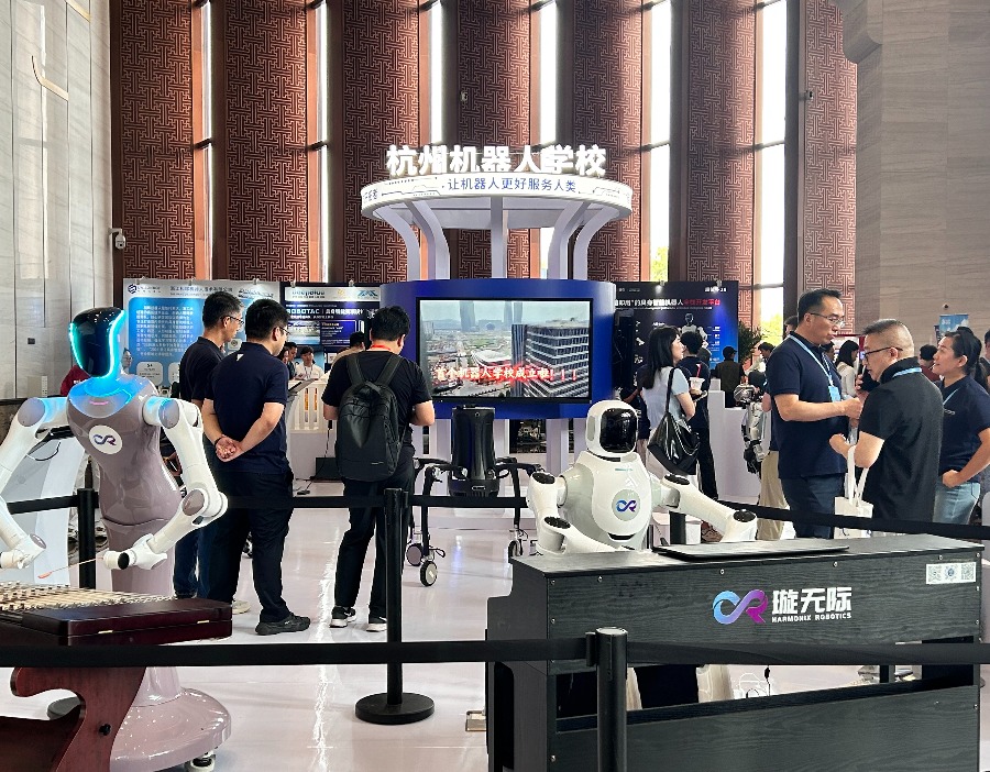 场景派VS技术派，机器人落地应用寻觅第三条融合之路