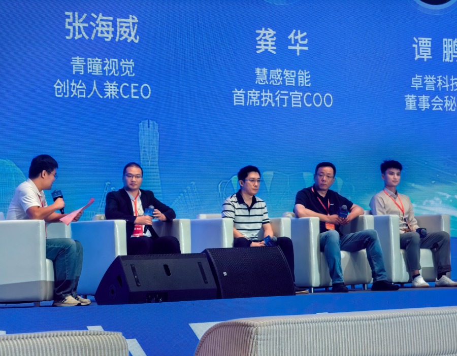 具身智能“下半场”：缺数据、卷数据、存争议
