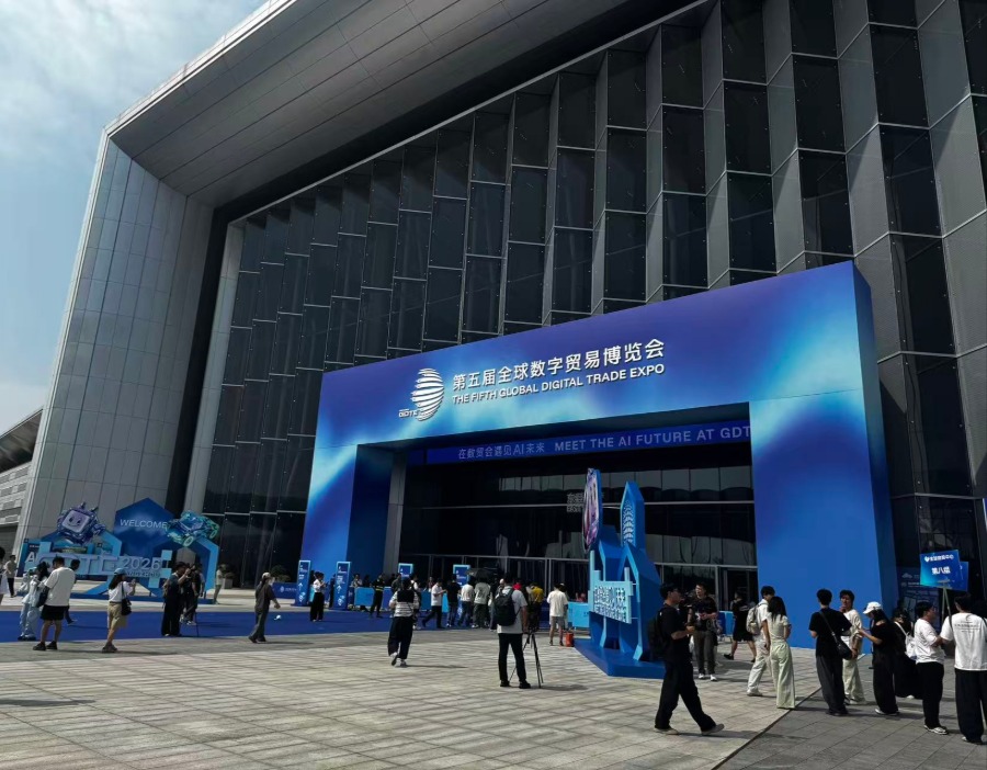 数贸会观察｜“我提到电商就头痛”，一位围裙商户被AI带进了国际站