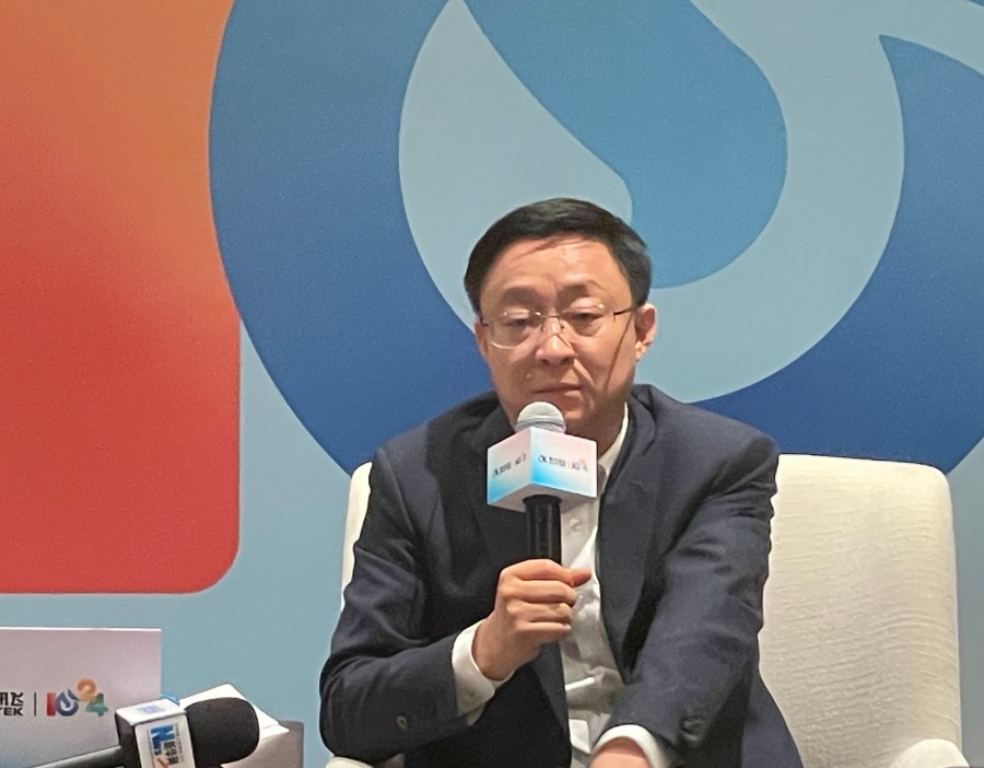 刘庆峰谈国产算力路线：核心基座训练拥抱国产，平衡AI高投入与财务健康